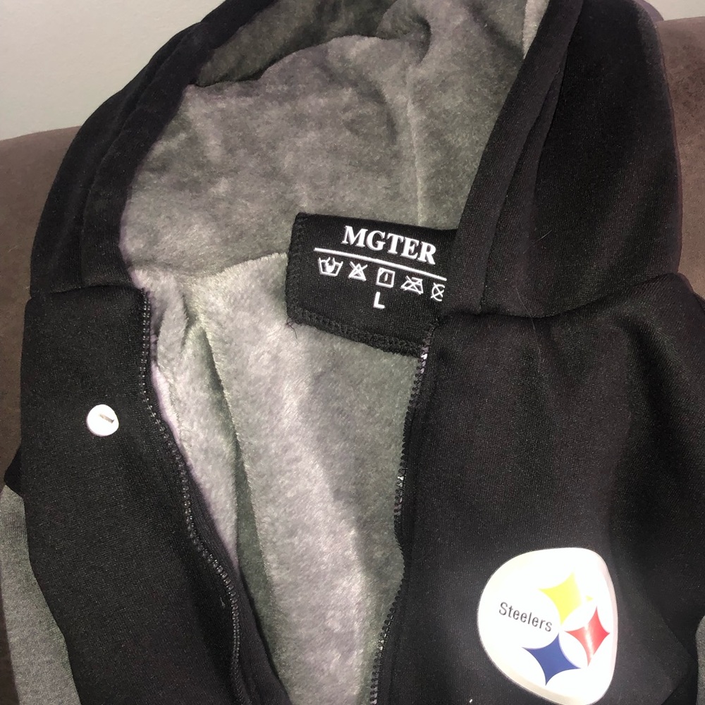 Very nice, comfortable, warm. Zips and has hood.